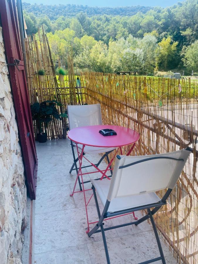 Appartement Au Calme Au Milieu Du Vignoble De Gigondas Exterior foto